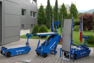 Elektryczny schodołaz Pianoplan napędzany dwiema niezależnymi gąsienicami